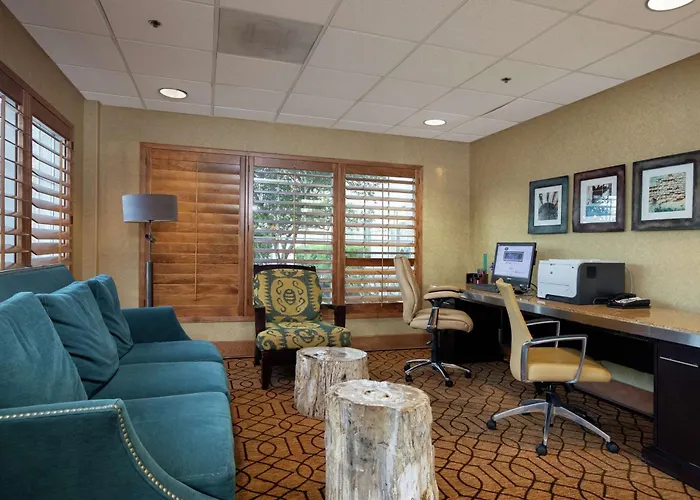 Hampton Inn & Suites-Austin Airport