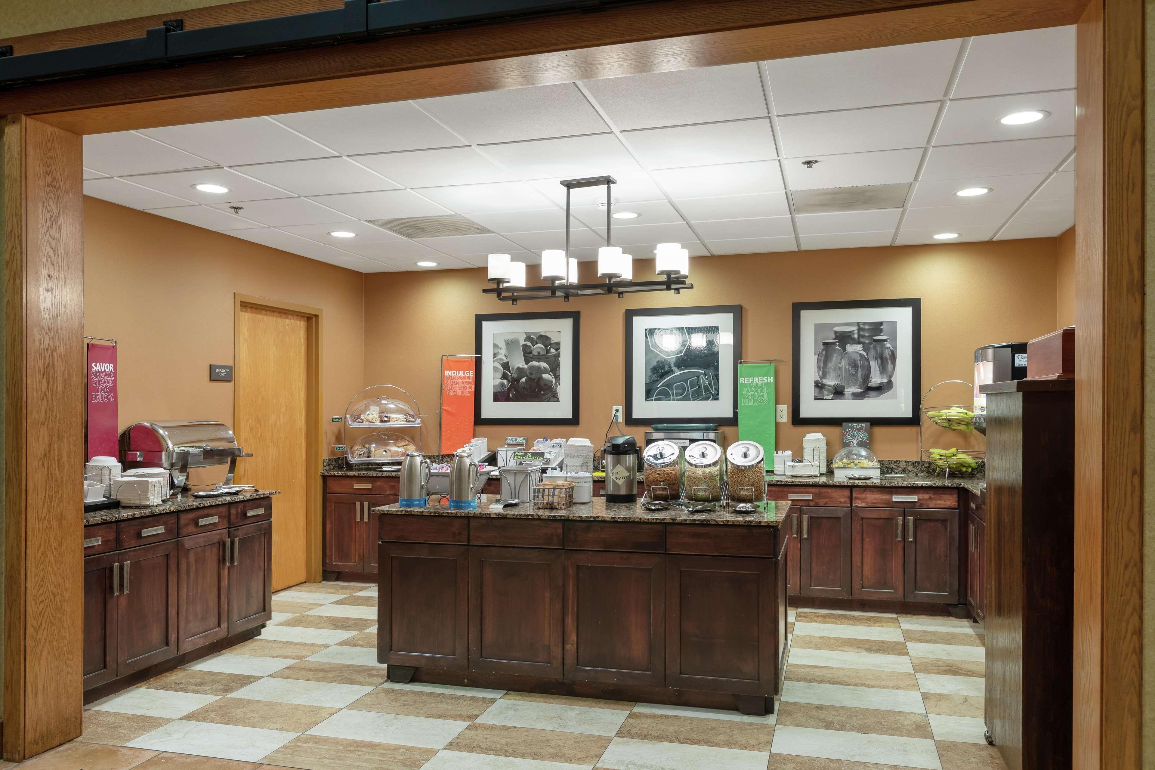 Hampton & Suites-austin Airport Hotel
