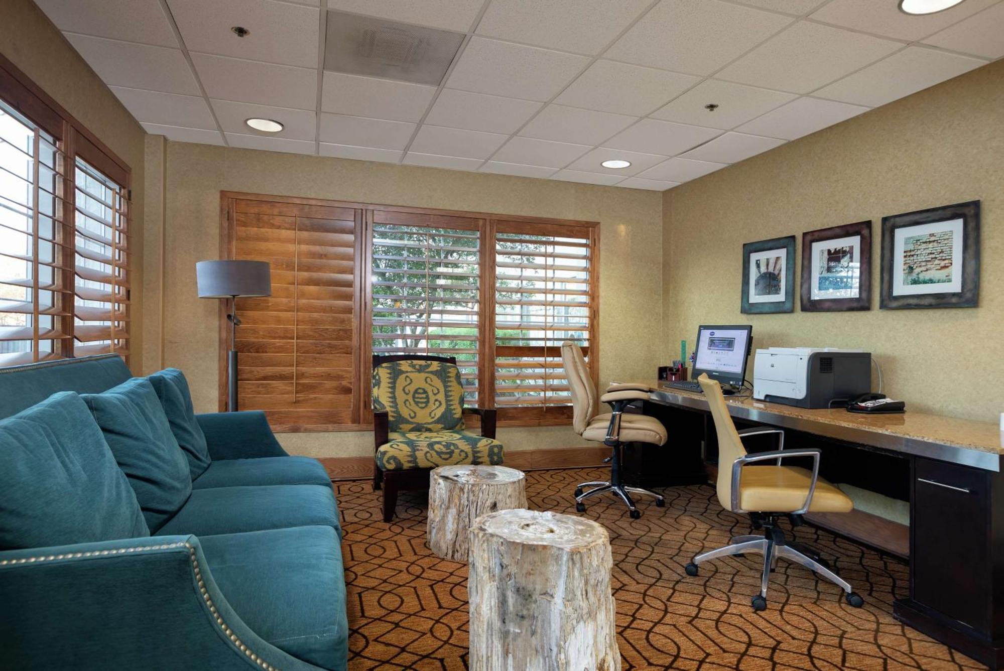 Hampton & Suites-austin Airport