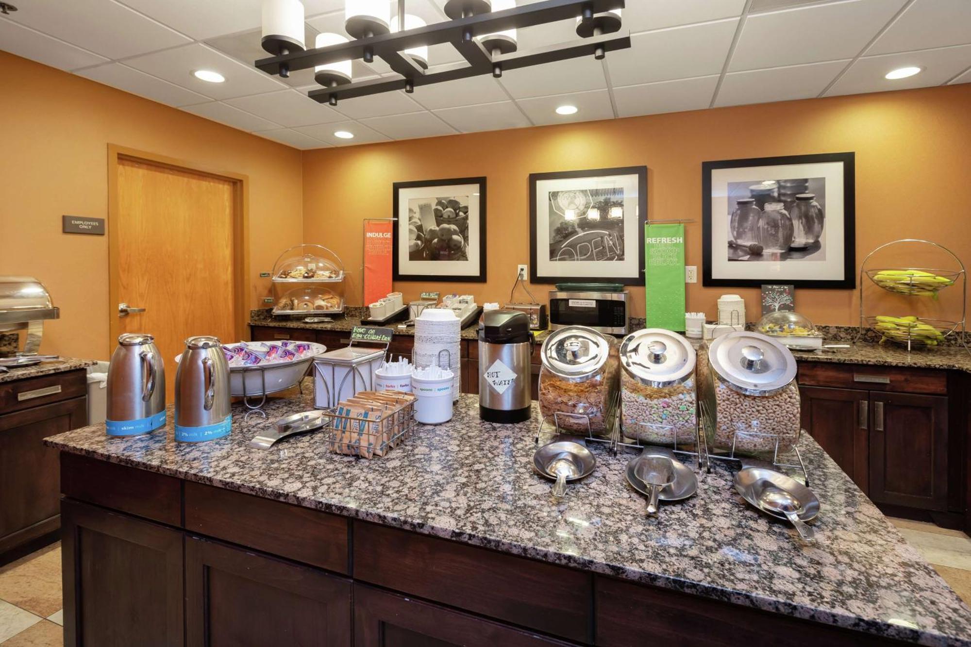 Hampton & Suites-austin Airport Hotel
