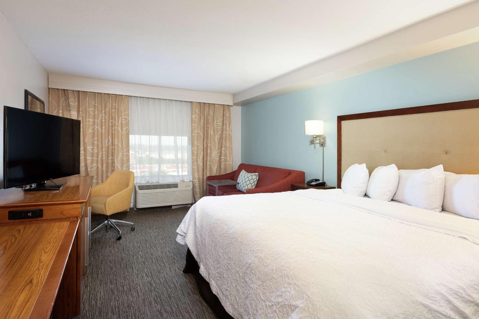 Hotel Hampton & Suites-austin Airport 3*