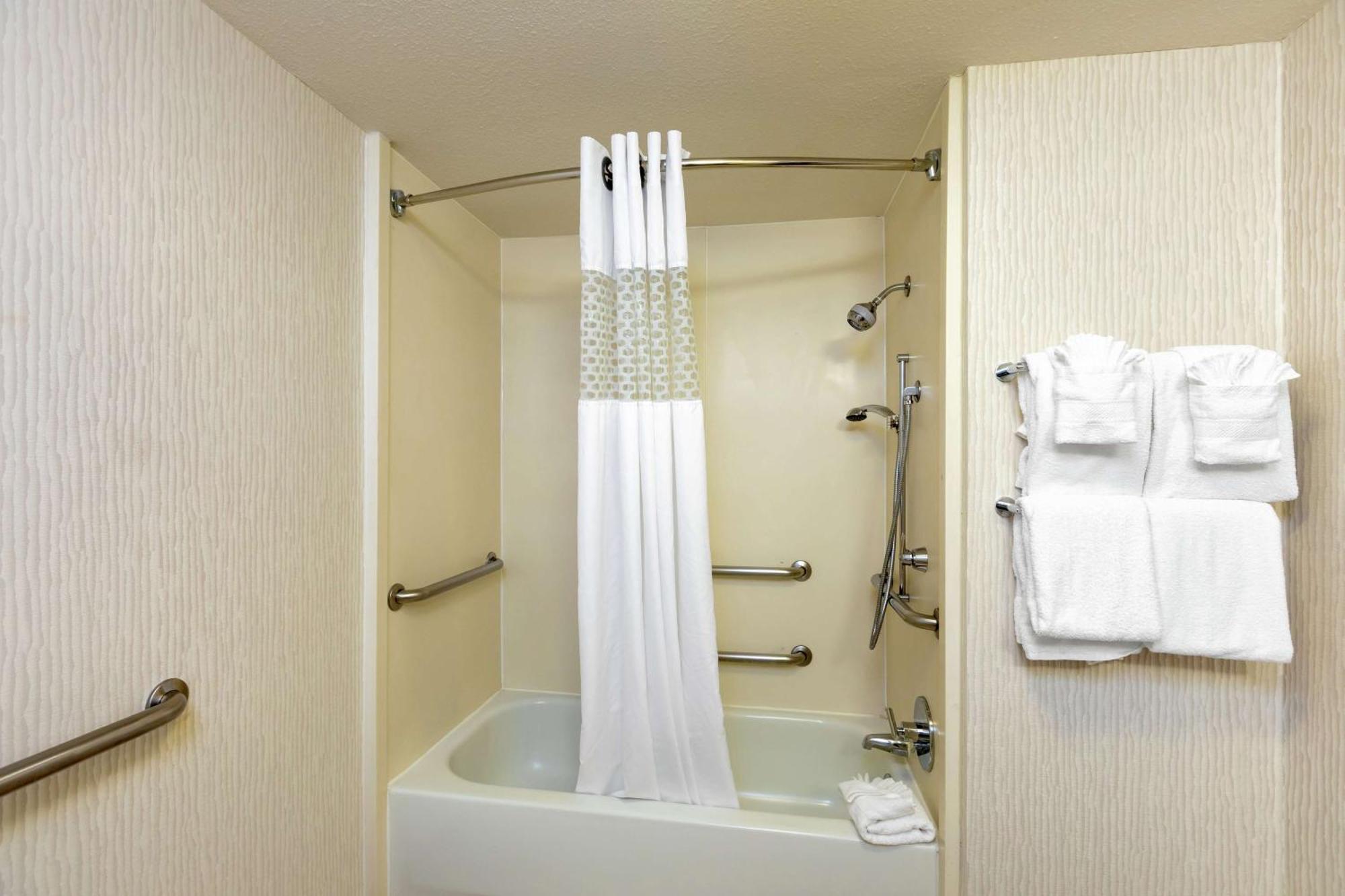 Hotel Hampton & Suites-austin Airport Austin