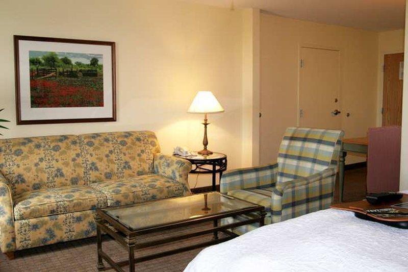 Hampton & Suites-austin Airport 3*