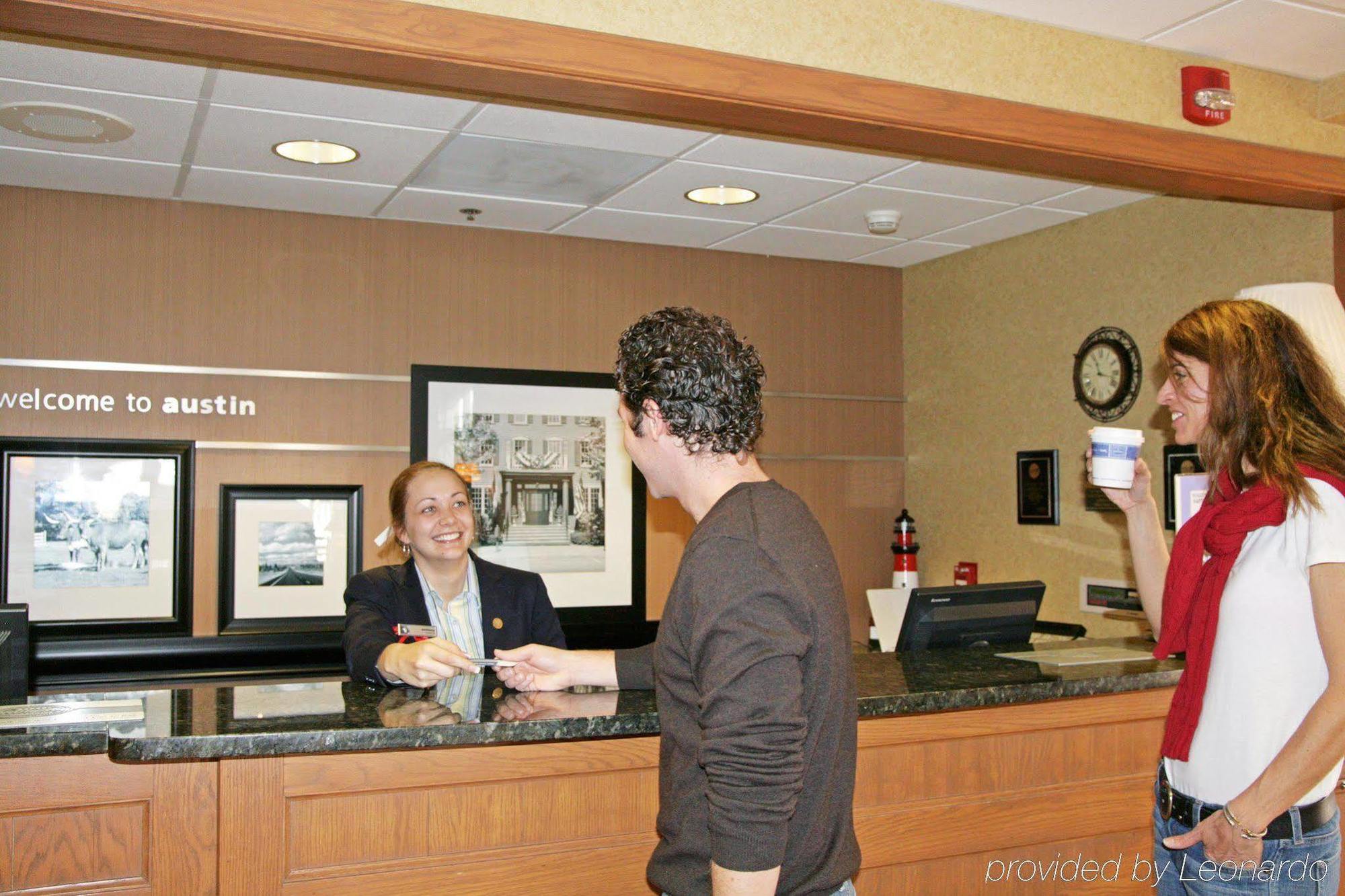 Hampton & Suites-austin Airport 3*