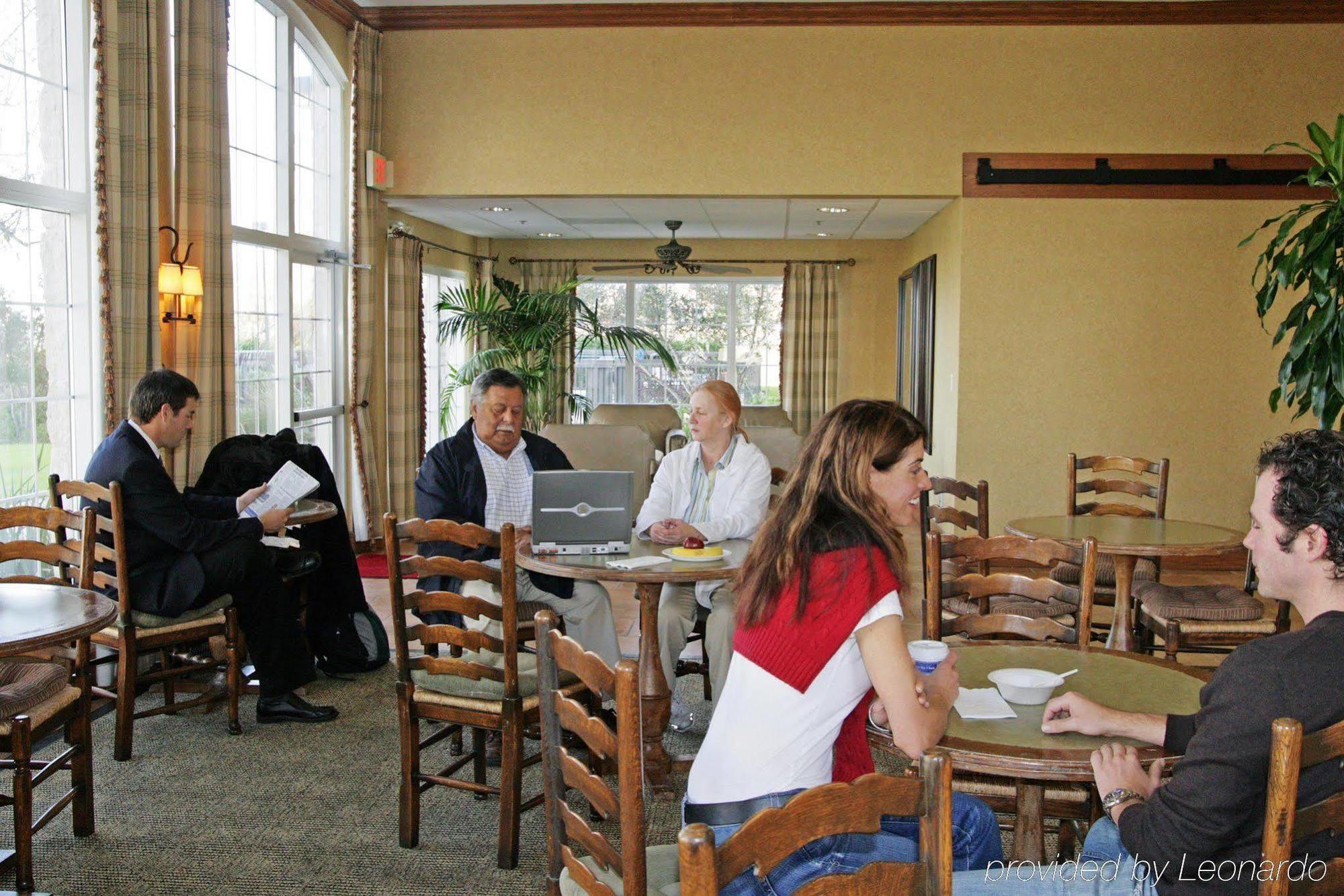 Hotel Hampton & Suites-austin Airport 3*