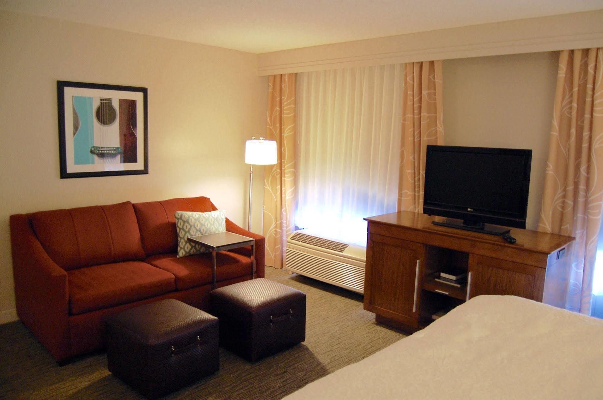 Hampton & Suites-austin Airport Hotel