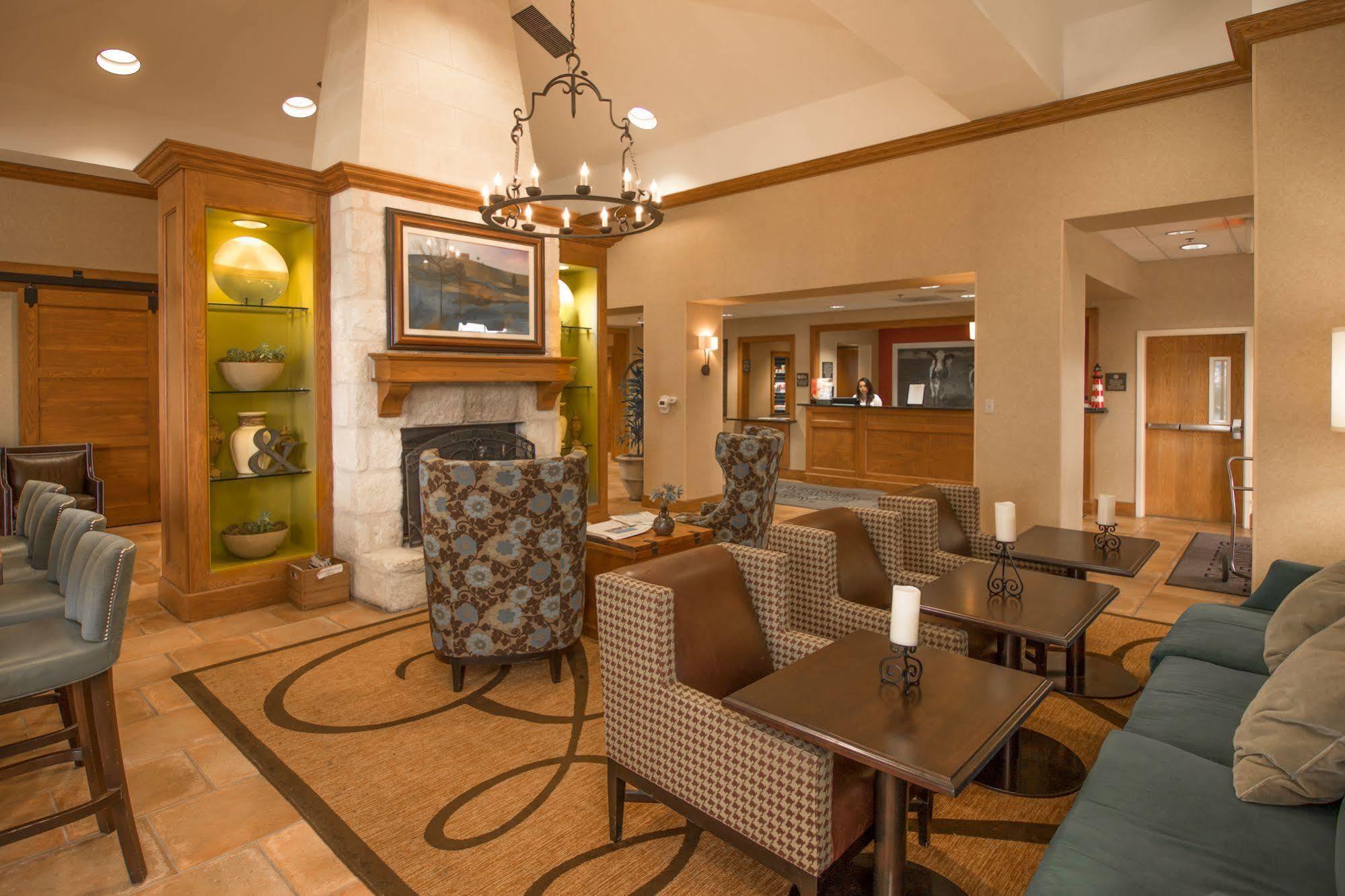 Hampton & Suites-austin Airport Hotel